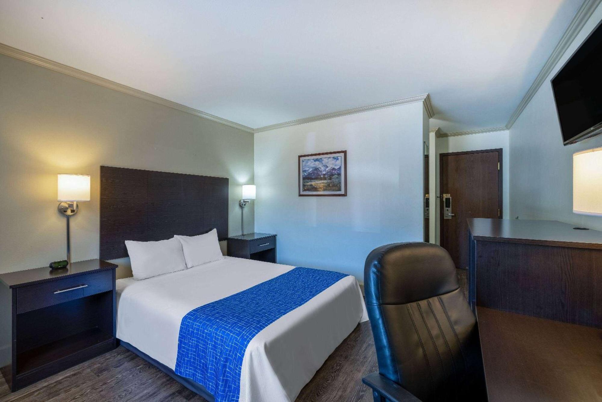 Travelodge By Wyndham Ливингстон Экстерьер фото