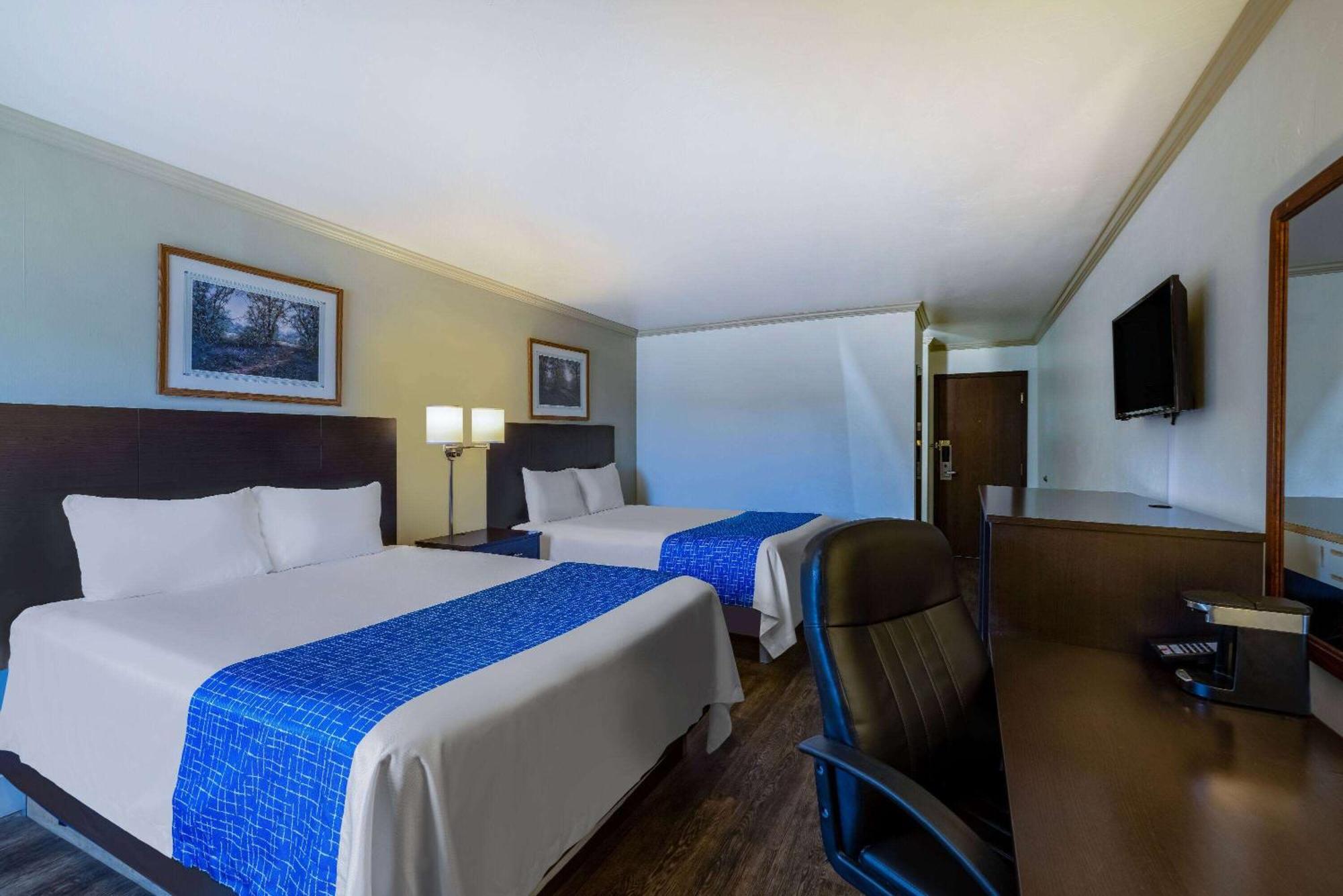 Travelodge By Wyndham Ливингстон Экстерьер фото