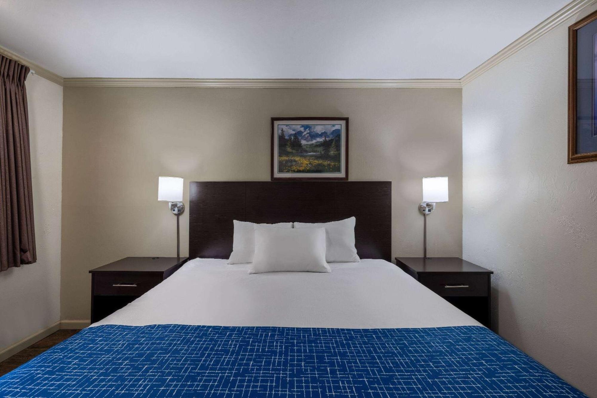 Travelodge By Wyndham Ливингстон Экстерьер фото