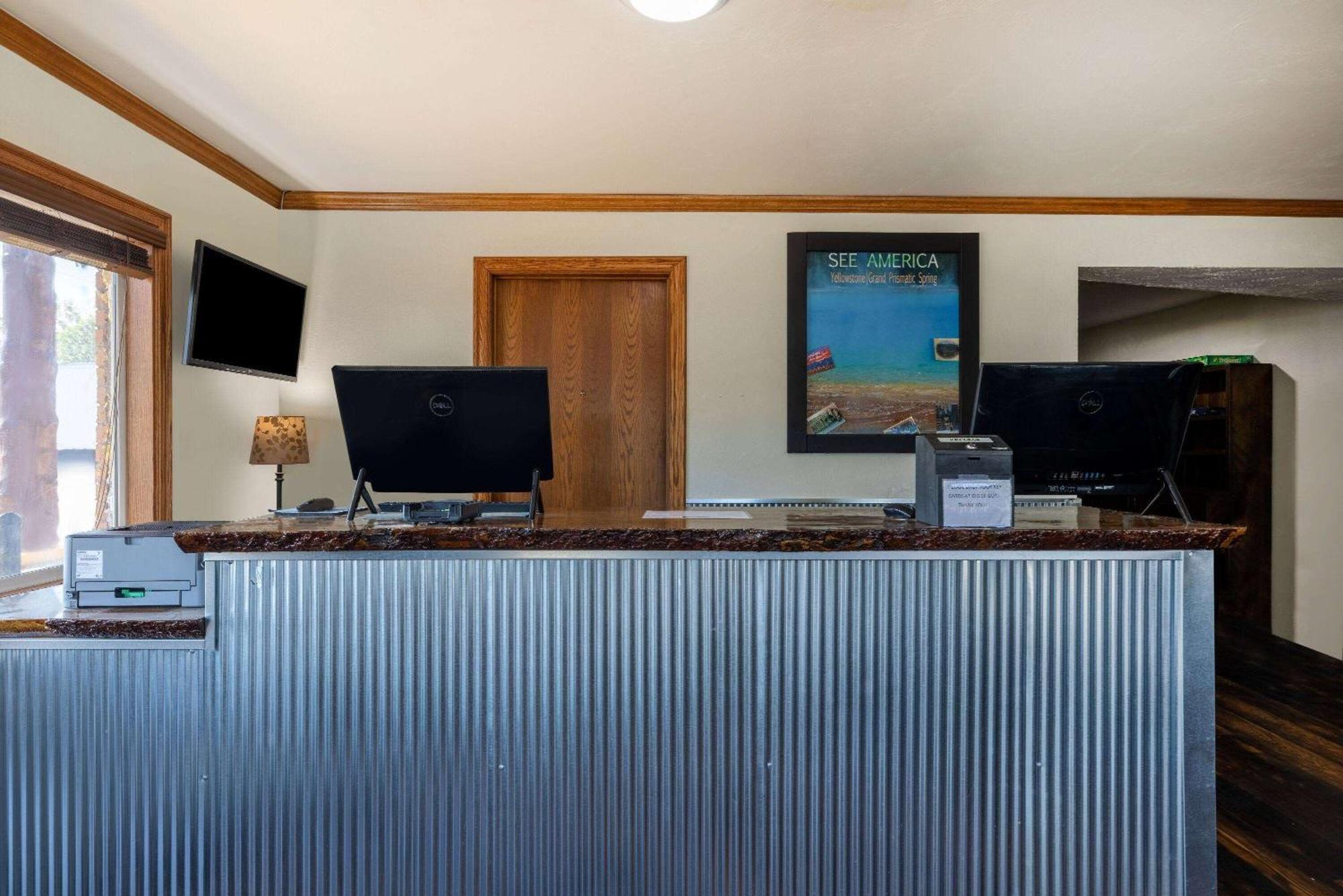 Travelodge By Wyndham Ливингстон Экстерьер фото