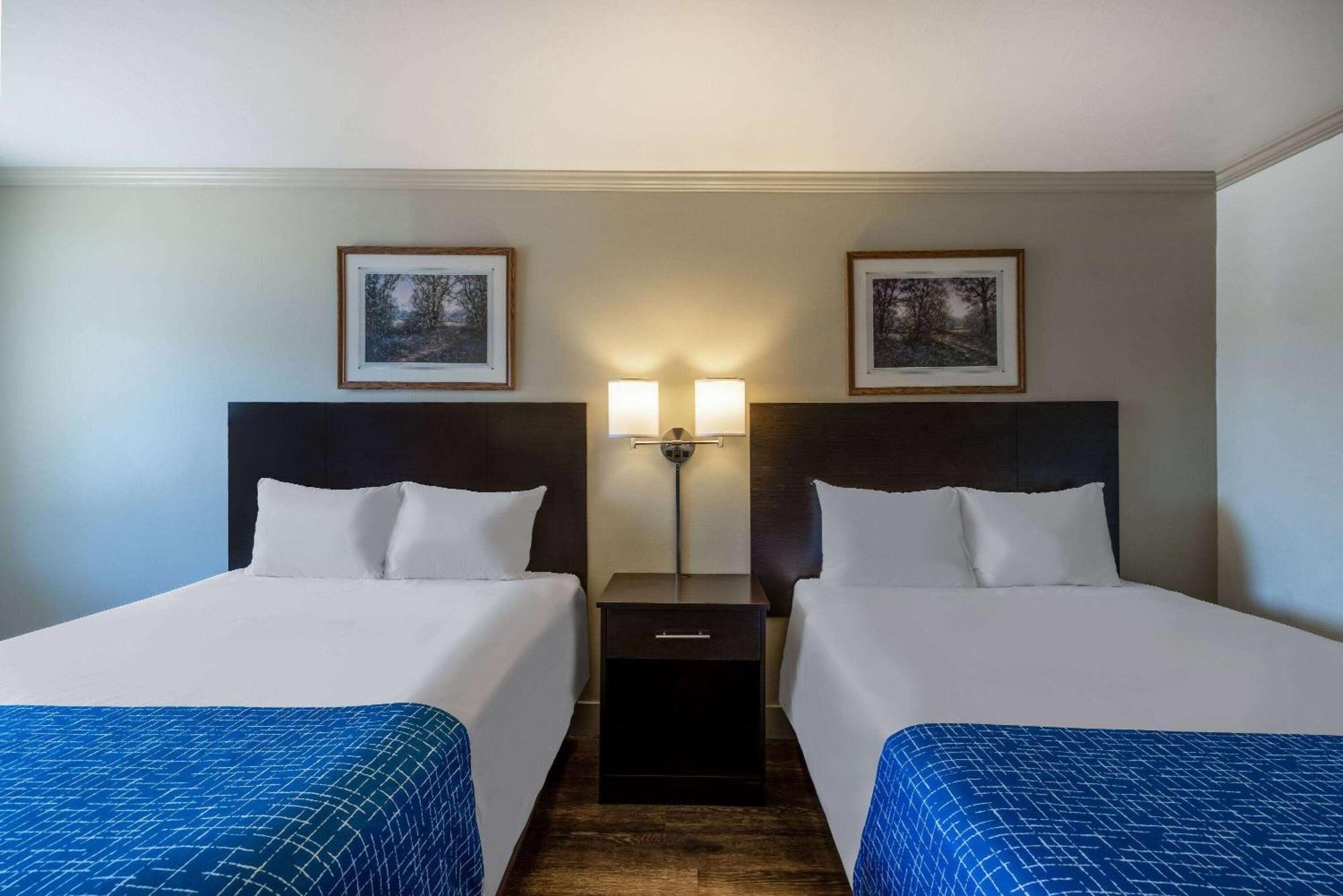 Travelodge By Wyndham Ливингстон Экстерьер фото