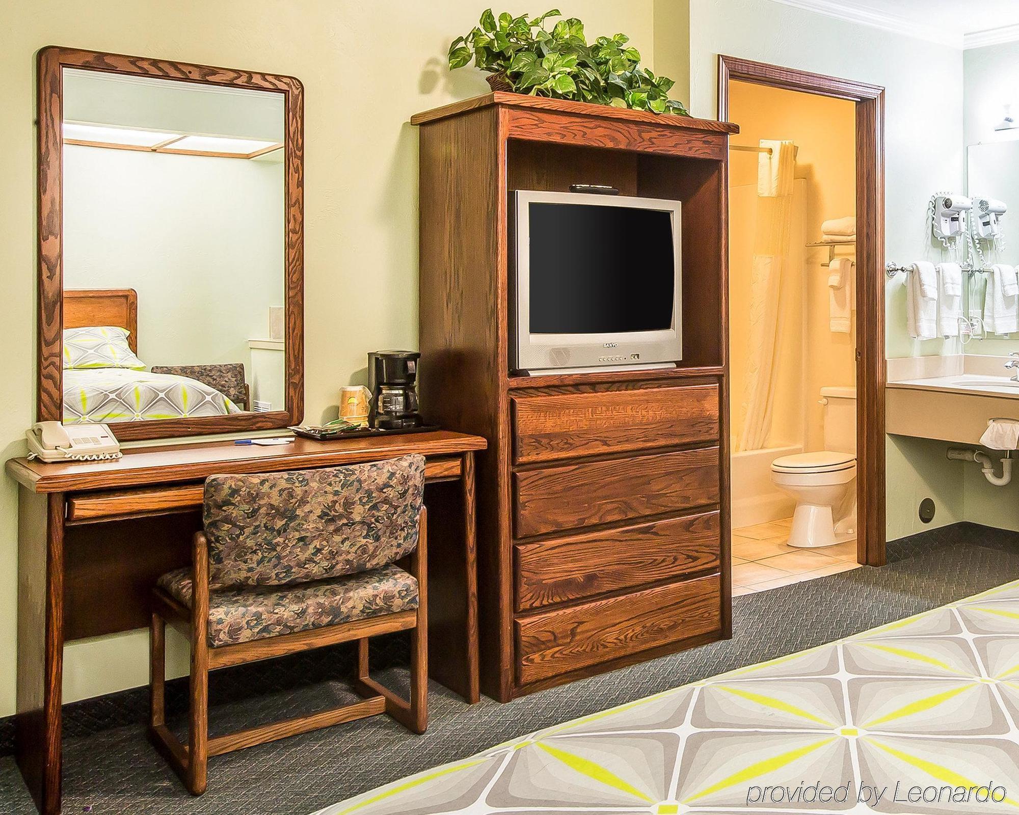 Travelodge By Wyndham Ливингстон Экстерьер фото